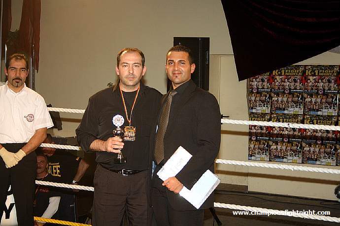 091218_0344_ehrung-kadir-bozer_k1_fight_night_ii.jpg