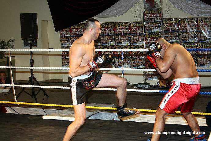 091218_0440_ocaktuerk-akrouch_k1_fight_night_ii.jpg