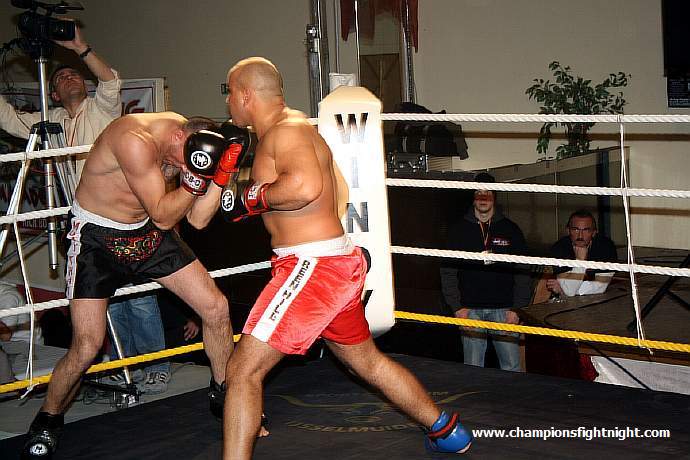 091218_0444_ocaktuerk-akrouch_k1_fight_night_ii.jpg