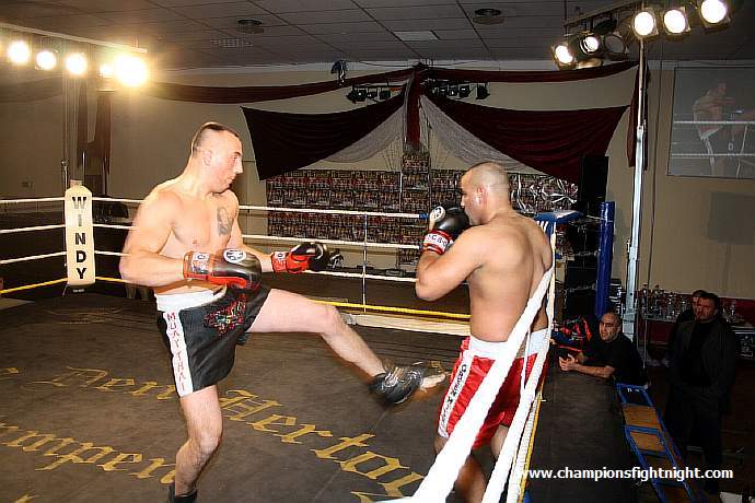 091218_0445_ocaktuerk-akrouch_k1_fight_night_ii.jpg