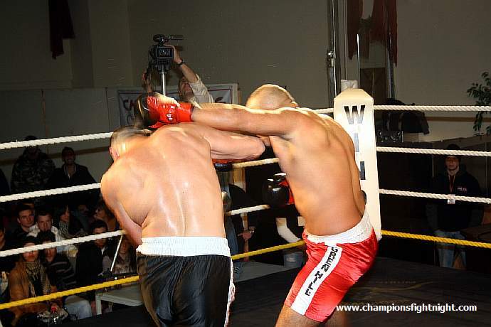 091218_0451_ocaktuerk-akrouch_k1_fight_night_ii.jpg