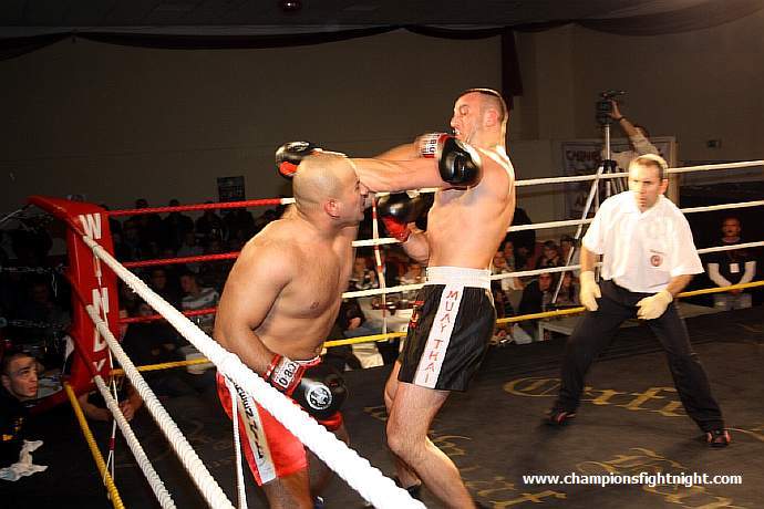 091218_0456_ocaktuerk-akrouch_k1_fight_night_ii.jpg